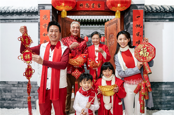 直播必备！哈趣投影带你畅享大屏年味J9真人游戏第一品牌2025春晚(图7)